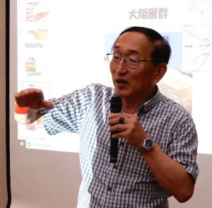 觜本格先生